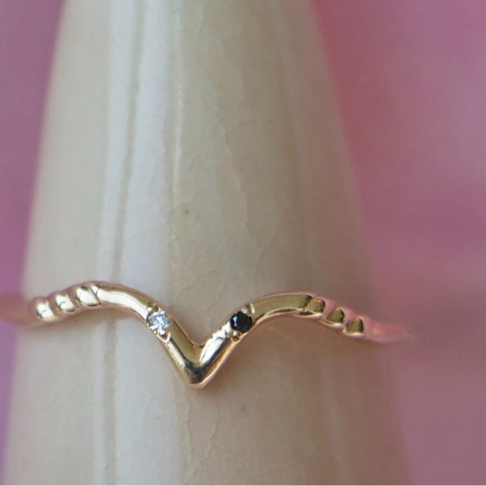 Sofia zakia - white swan ring with black and white diamond